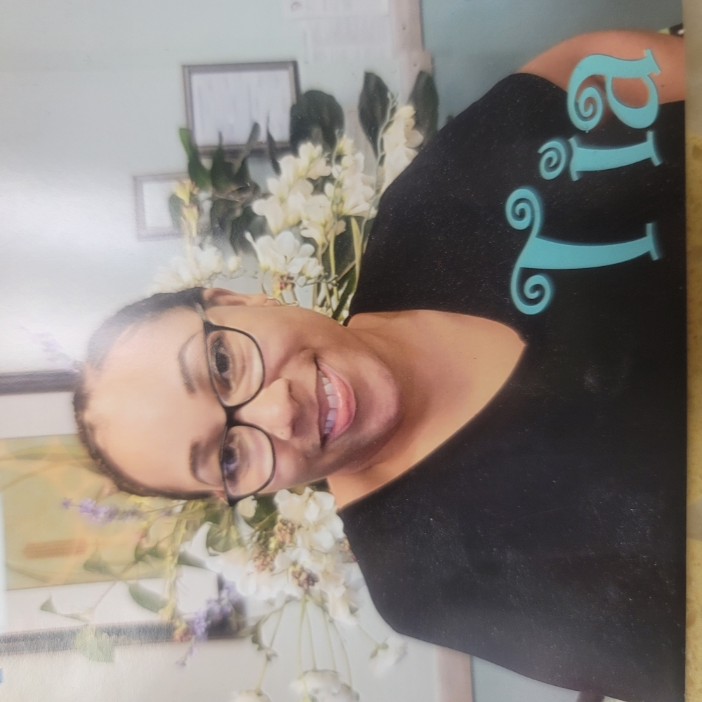 Tia (Manicurist)