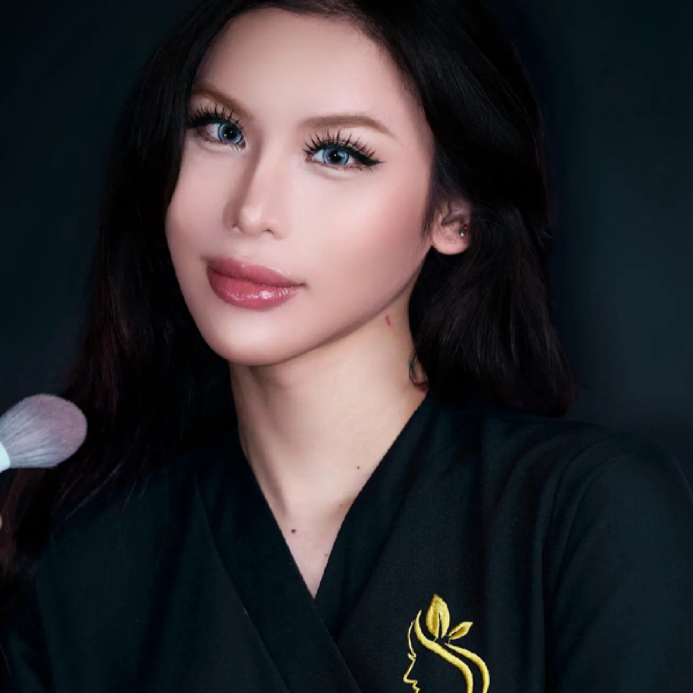 Hena Bae Master of MUA and Eyelashes Artist