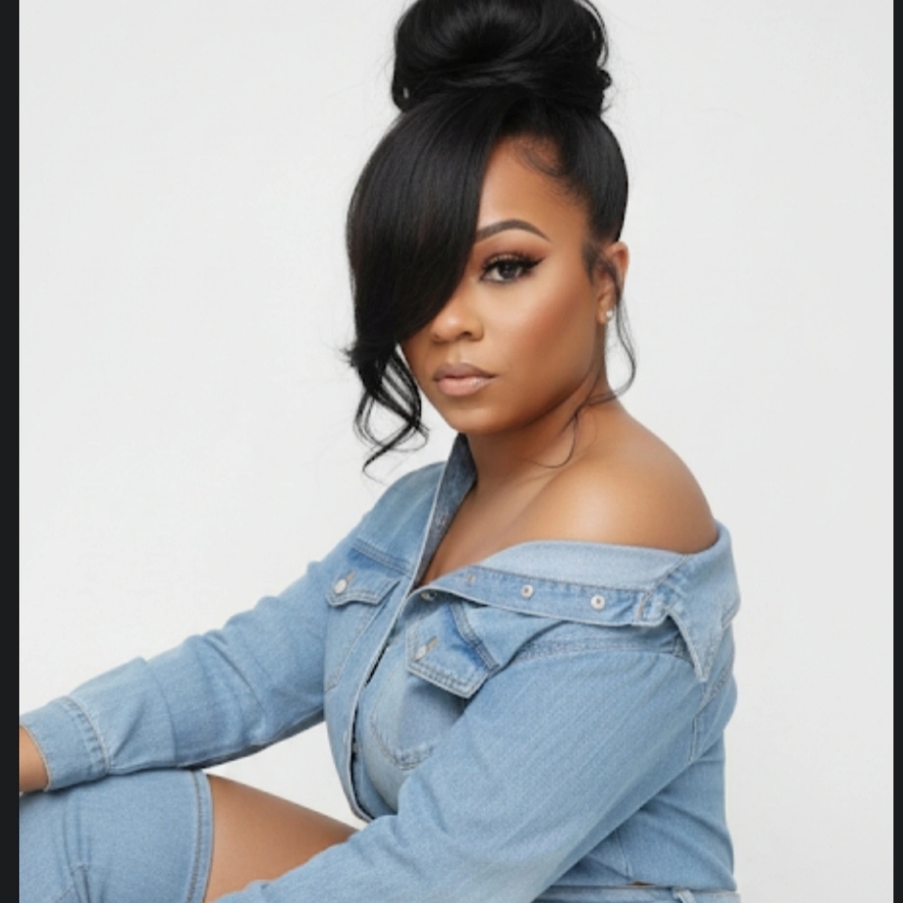 Whitney K at Queen’z & King’z Barber Salon in Murrieta, CA