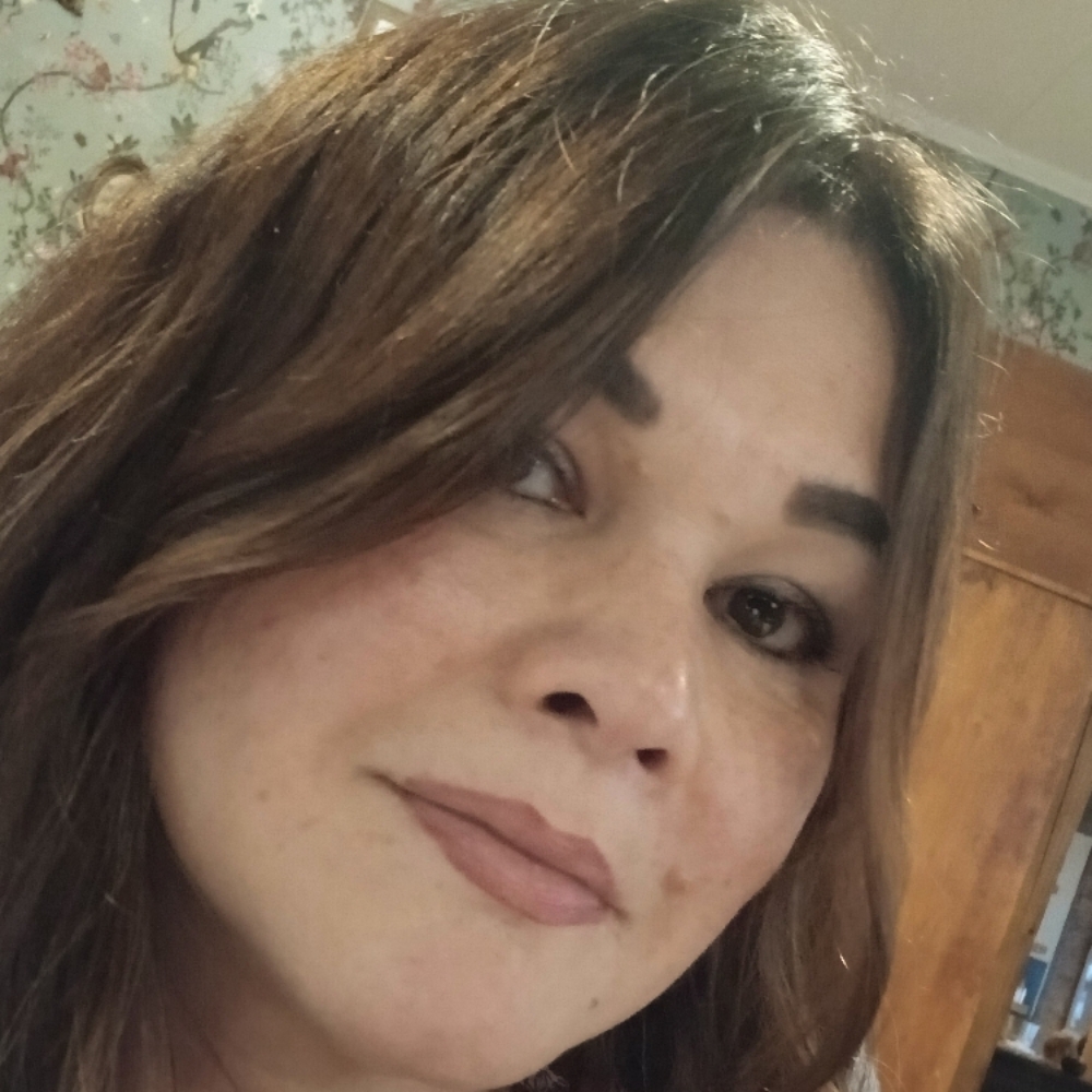 Linh Phan at Pure Beauty Bar in Delaware, OH