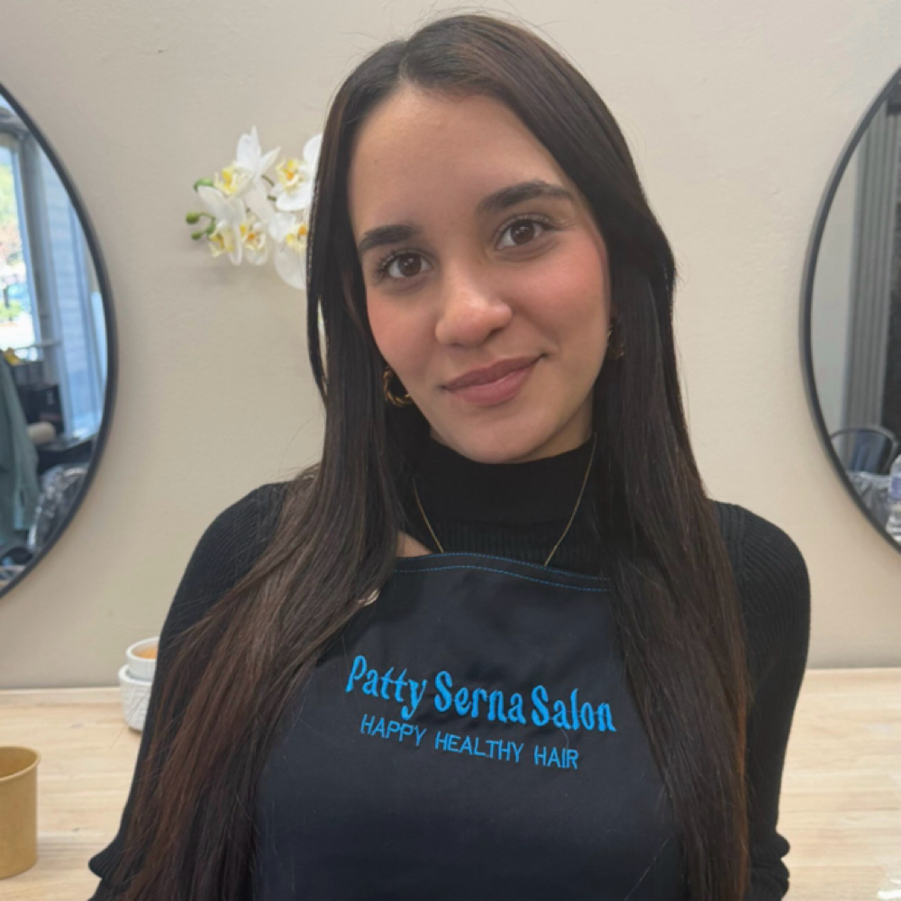 Chantal Niebla Ramírez at Patty Serna Salon in Altamonte Springs, FL