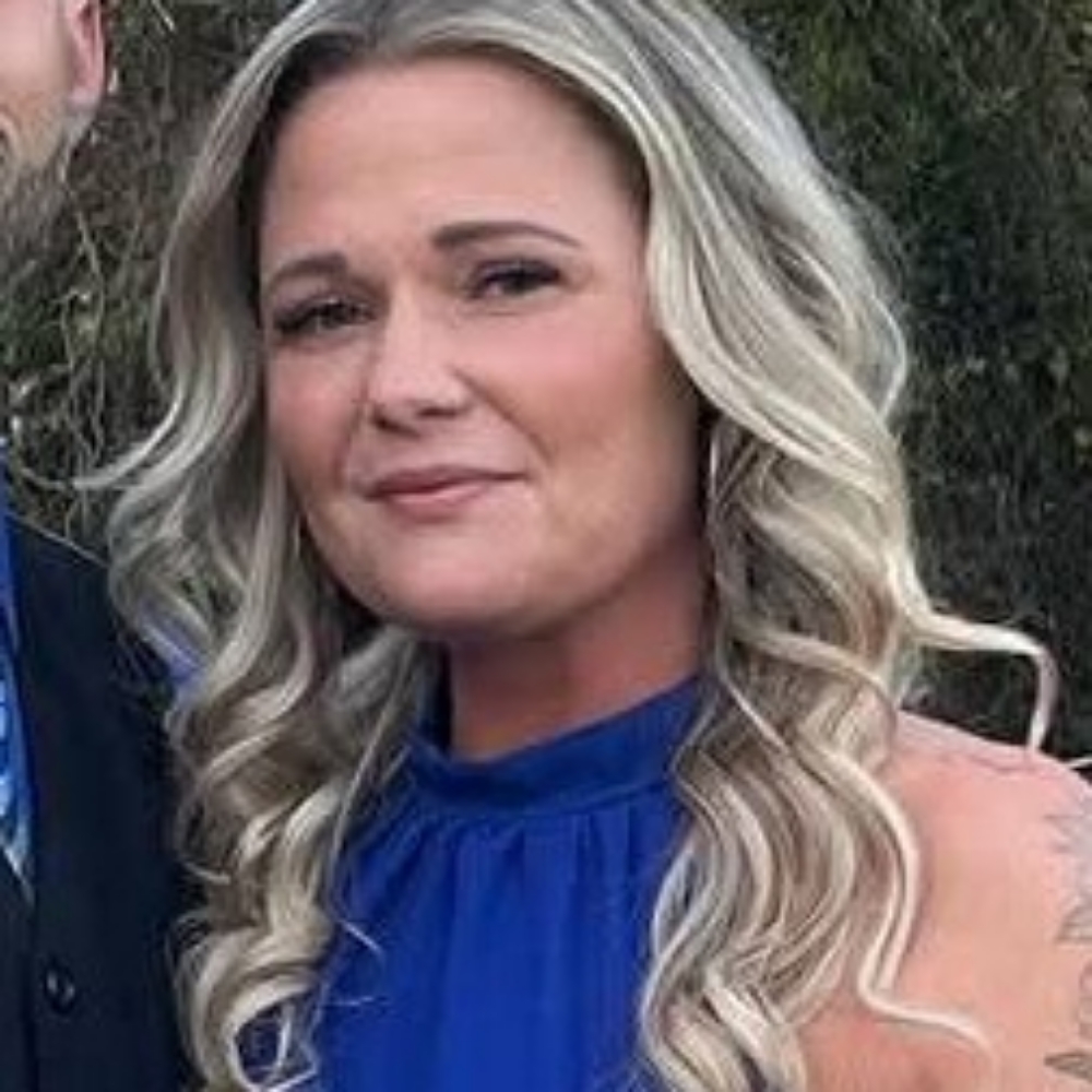 Nicolette Grow at Envy Waves Hair salon in North Port, FL