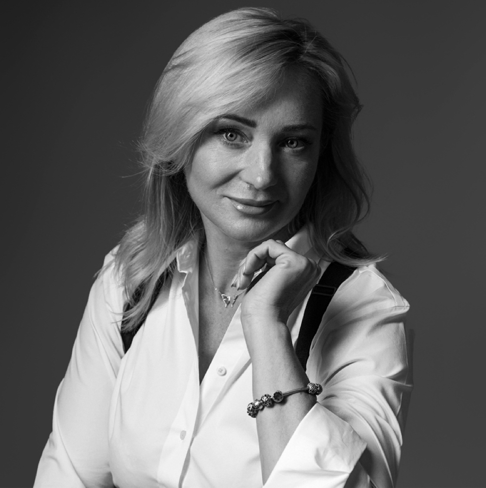 Liana B at I Know Nails in Sarasota, FL