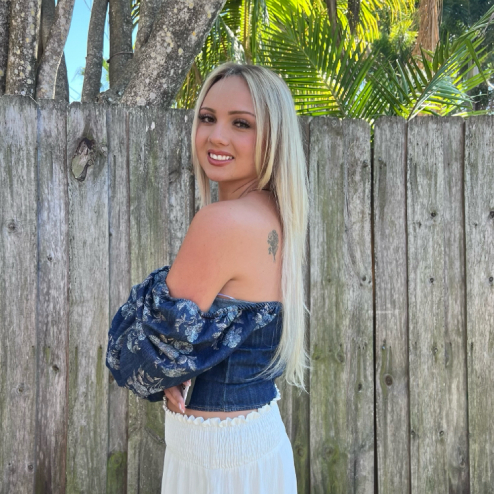 Bayleigh Reeves at Salon Canvas & Social in South Pasadena, FL