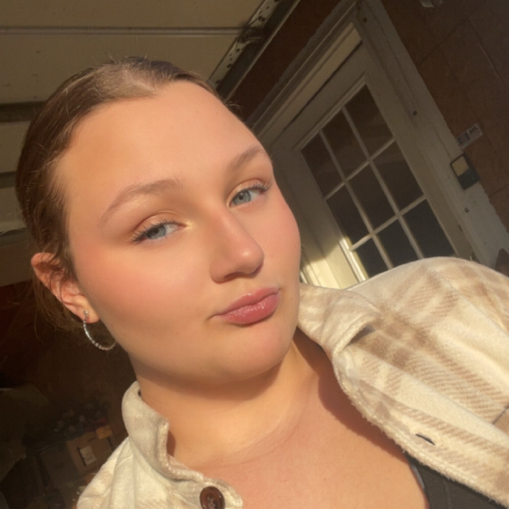 Elly Brazelton at Glisten & Glow Spa By Linley in Fremont, NE