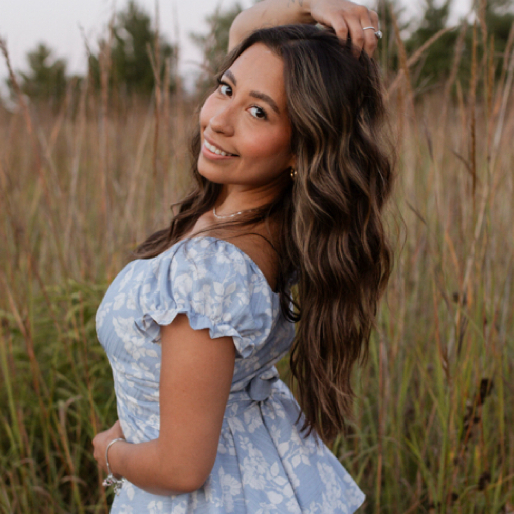 Aimee Reyes at ARTISTRY ROOM in Hanover park, IL