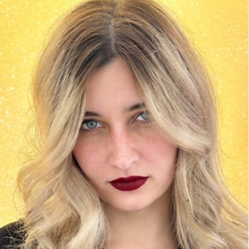 Zoe Speer at Vibez & Vanity Salon in Tucson, AZ