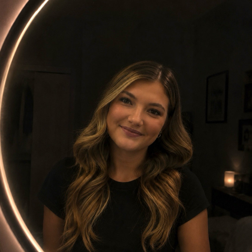 Ceeara Shaffer at De-al a Shawn Jett Salon in Wichita, KS