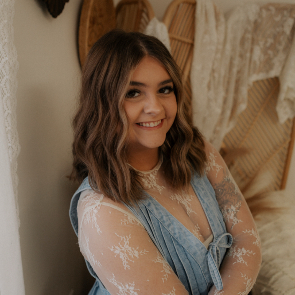 Alex Davis at GLŌ LUXE in Jefferson City, TN