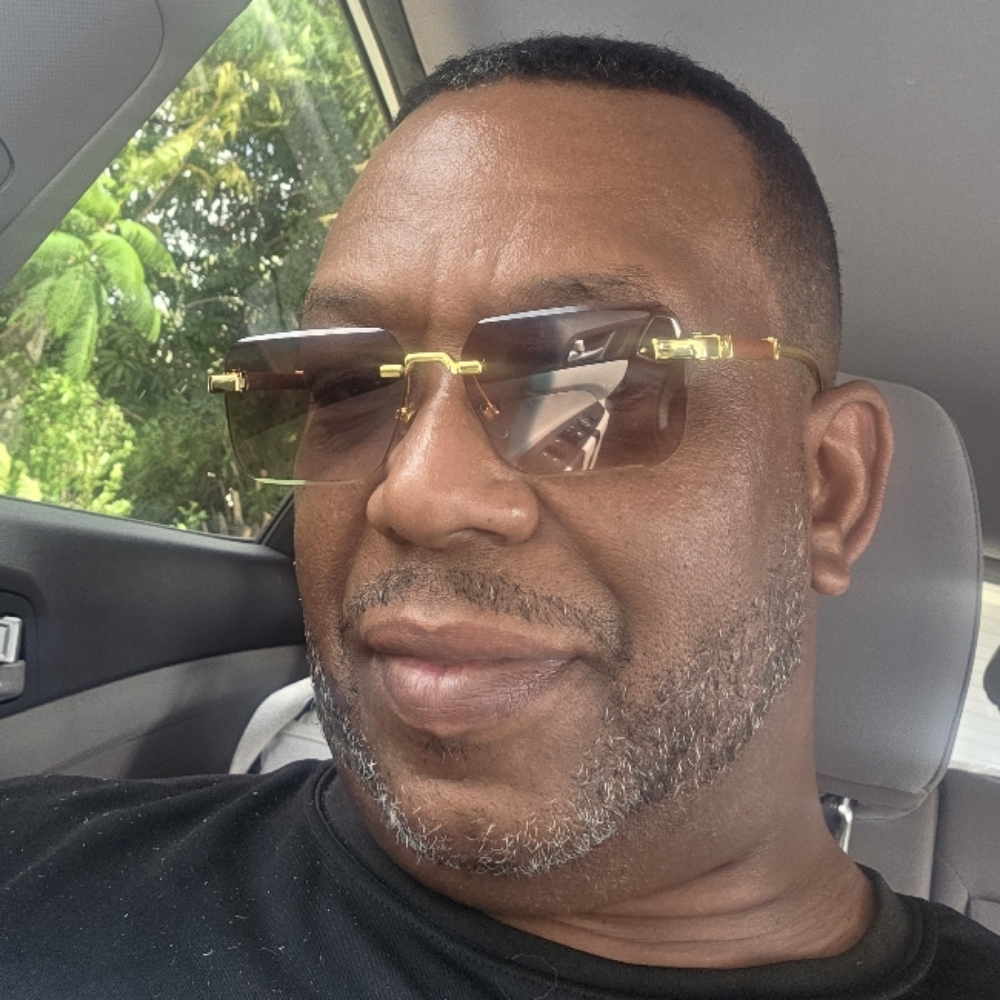 Fredrick Spigner at Lat and Sons Family Hair in Saint Petersburg, FL