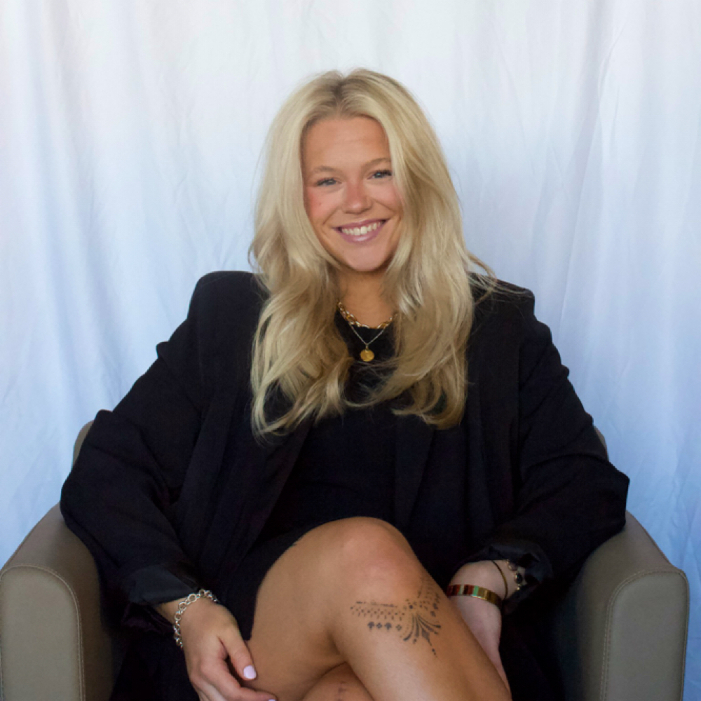 Norah H at Blondies & Co. in Roselle, IL