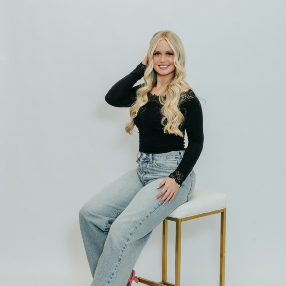 Alexa Rich at NJC Salon in Wilmington, OH