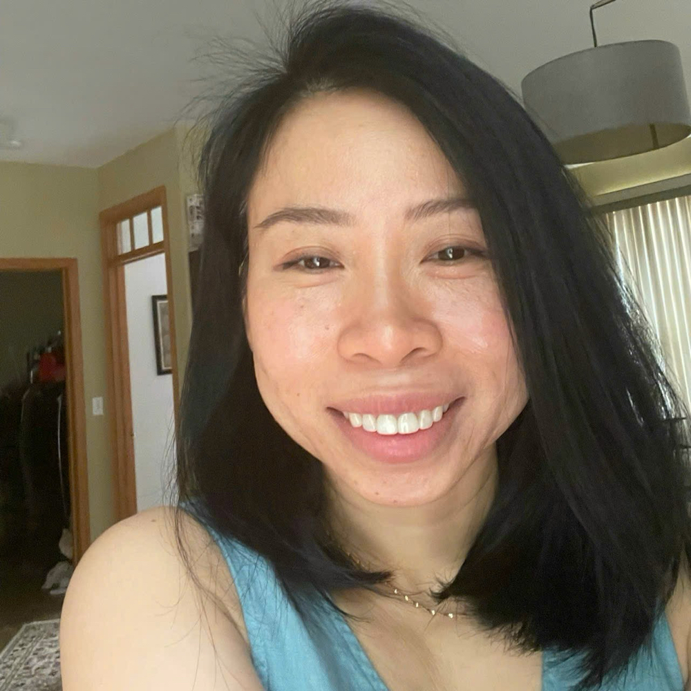 Vi Nguyen at Bella Nail Spa in Aurora, IL