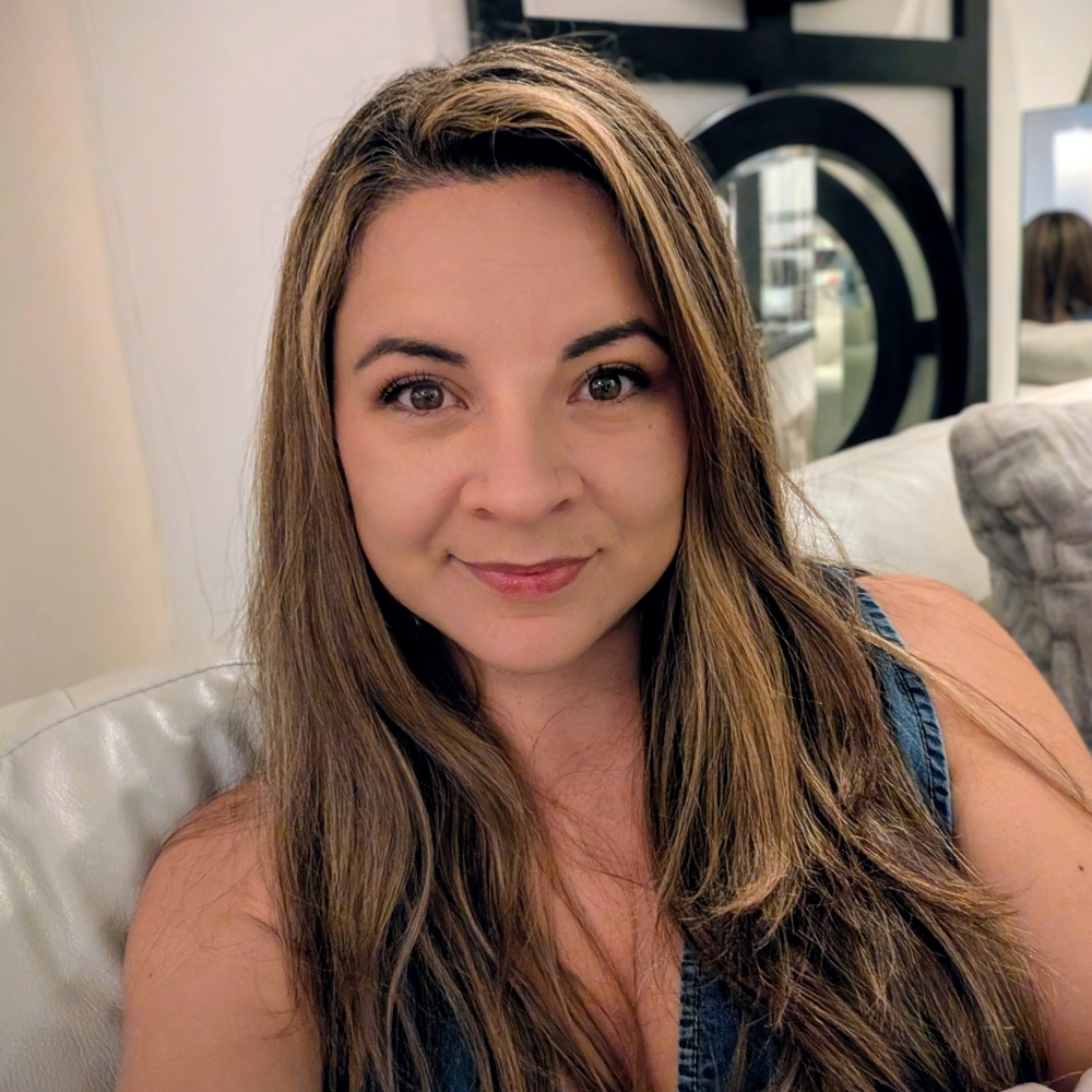 Mayra Carranza at Busy Bee Nails & Spa in Port St. Lucie, FL