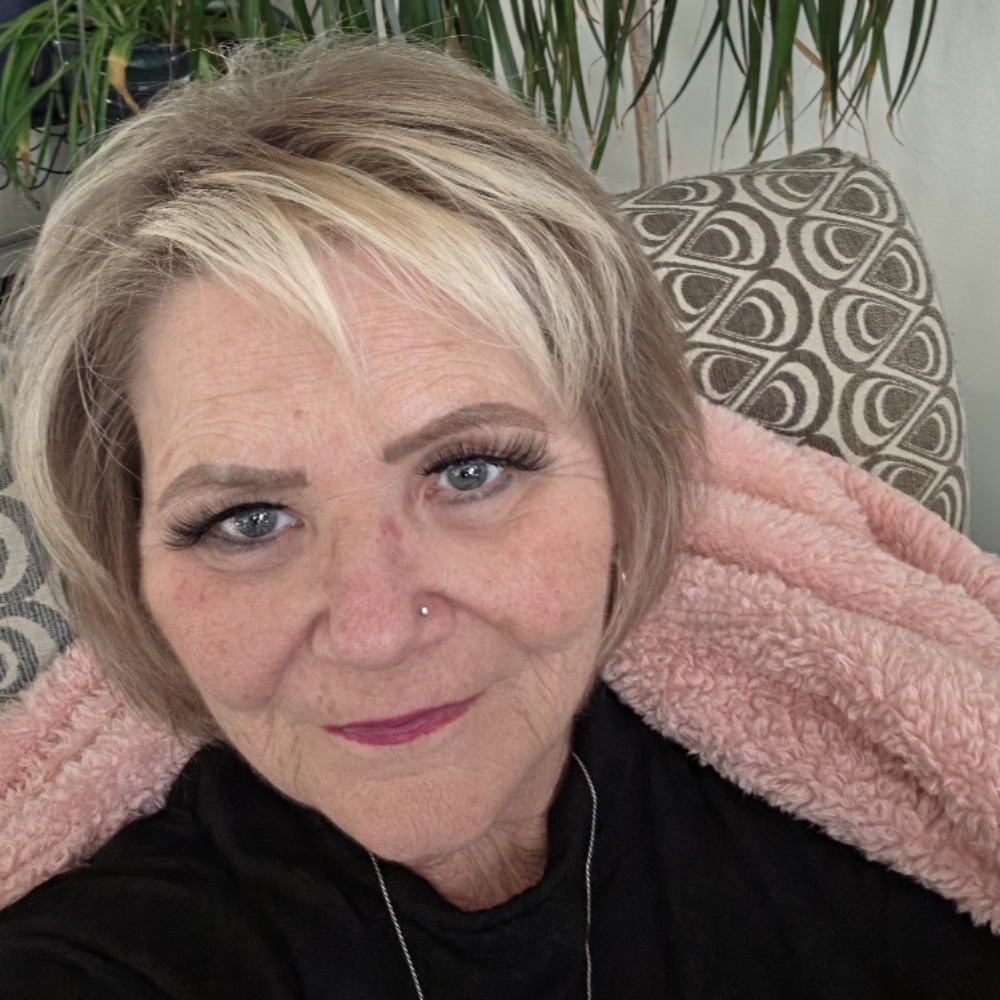 Linda D at Epic Salon in Chesterfield, MI