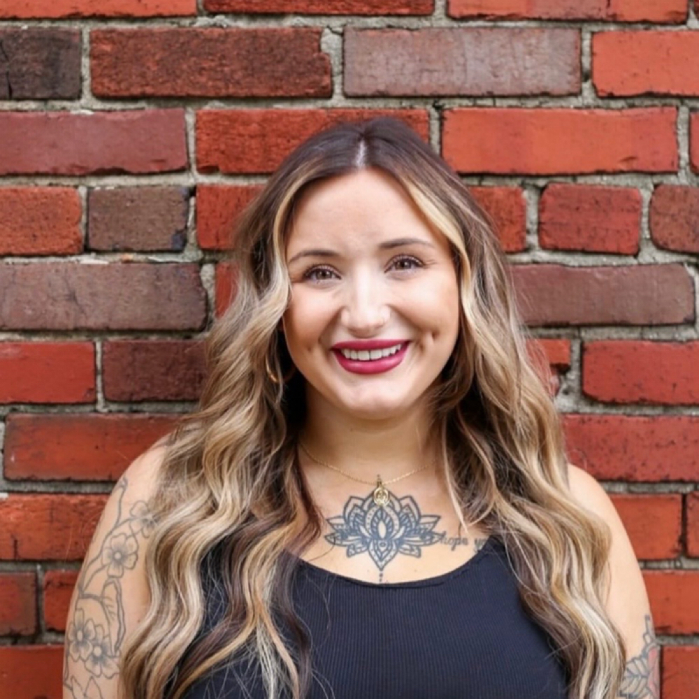 Chelci Longshore at Velvet Edge Hair Spa in Red Bank, TN