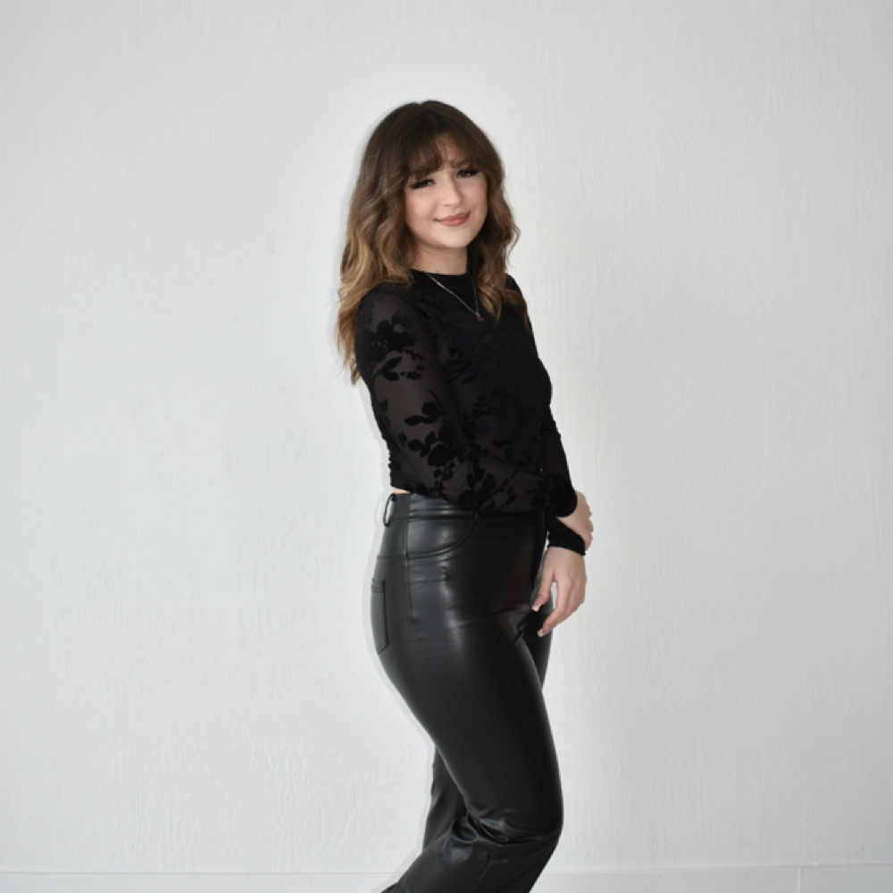 Isabel Mueller at S.H.E.O Salon in Pleasanton, CA