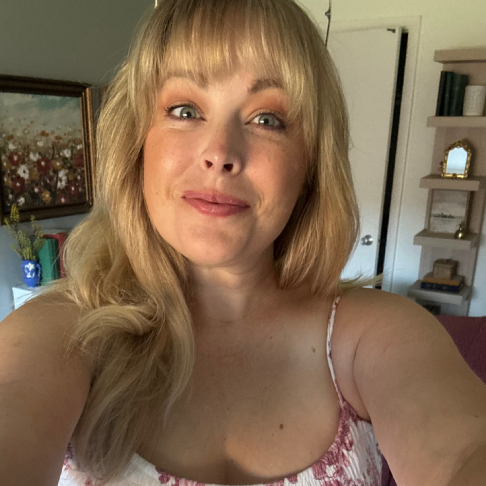Daytime-Ashley Montgomery at Walk With Scissors in Middletown, PA