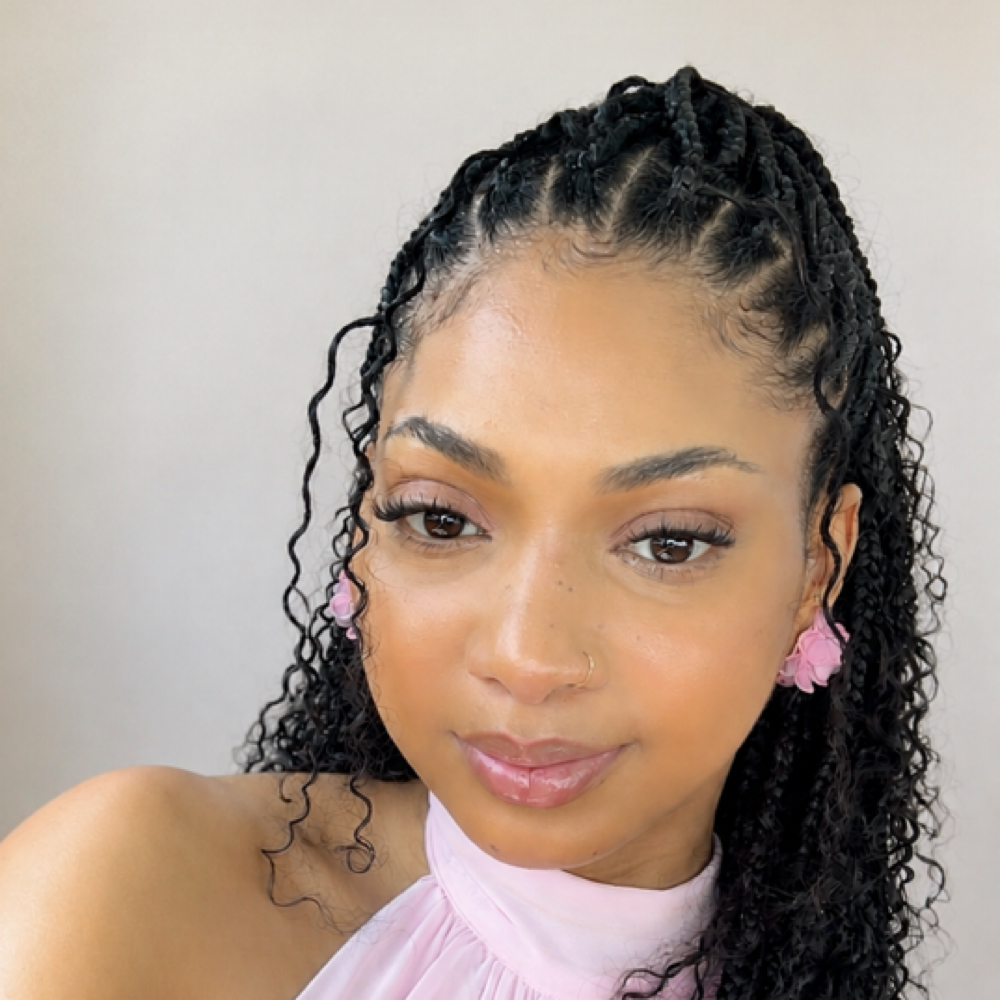 Aryanna Romany at Effortless Cosmetic Tattoo & Lashes in Branford, CT