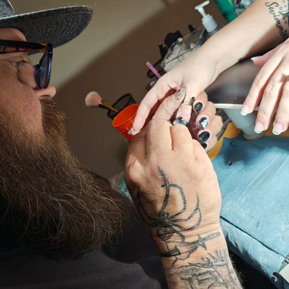 JT Easparro at JT & Terry Do Nails in Mcgee Crossroads, NC