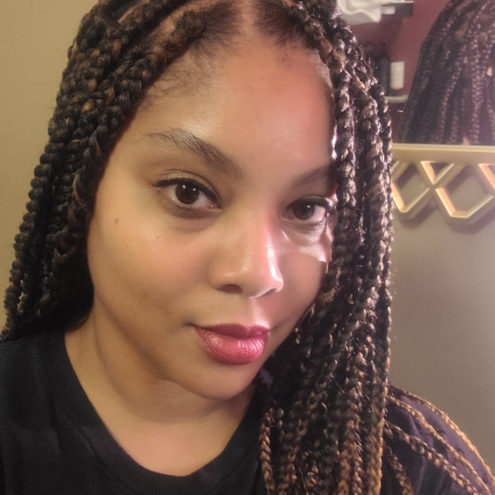 Glamorous Amaris Master Hair Braider, Loctition Artist, & Licensed Cosmetologist