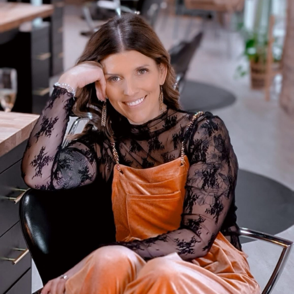 Amy Gibbs at Lavish Salon & Spa in Rock Island, IL