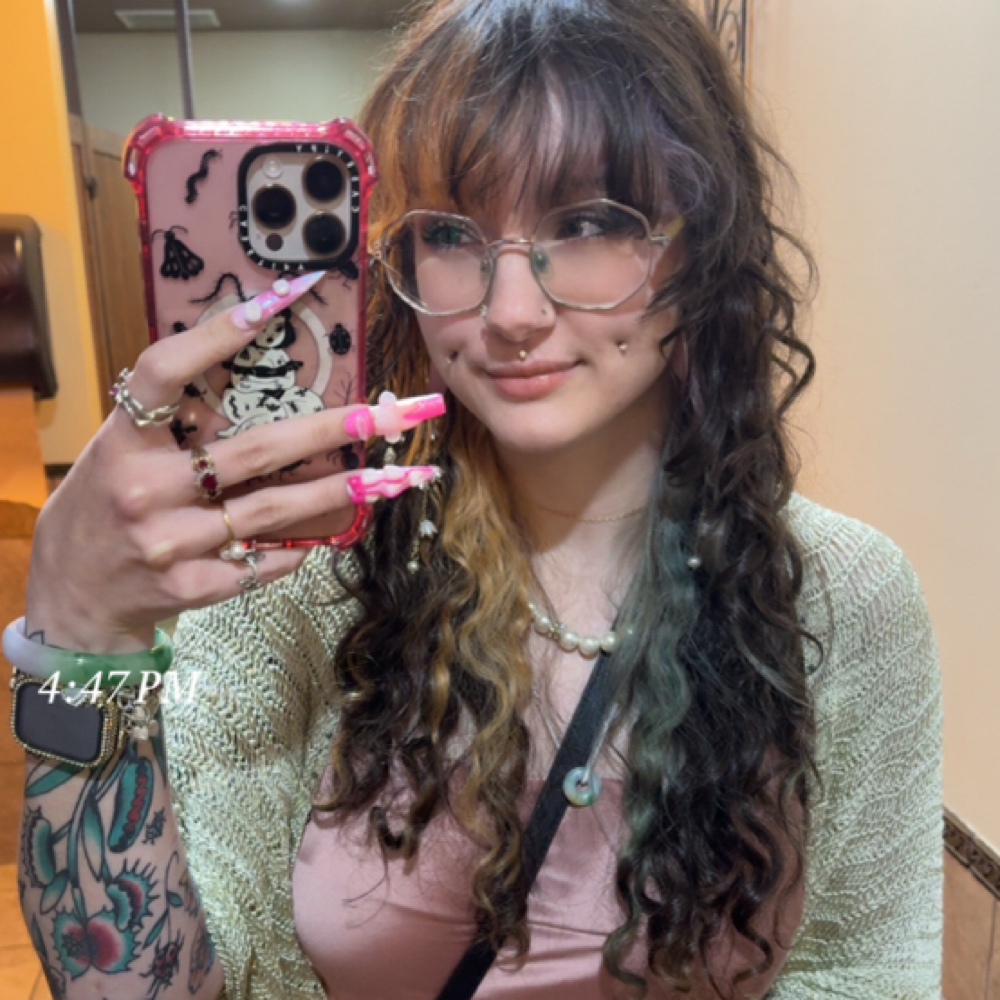 Alexandria Frizell at Divine Design Lux Nail Bar in Springfield, MO