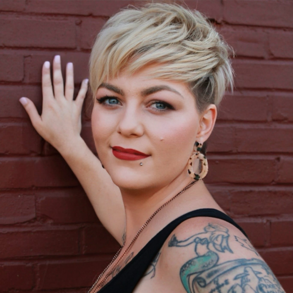 Chelsea Berry at Honey Bee Salon & Spa in Portland, TN