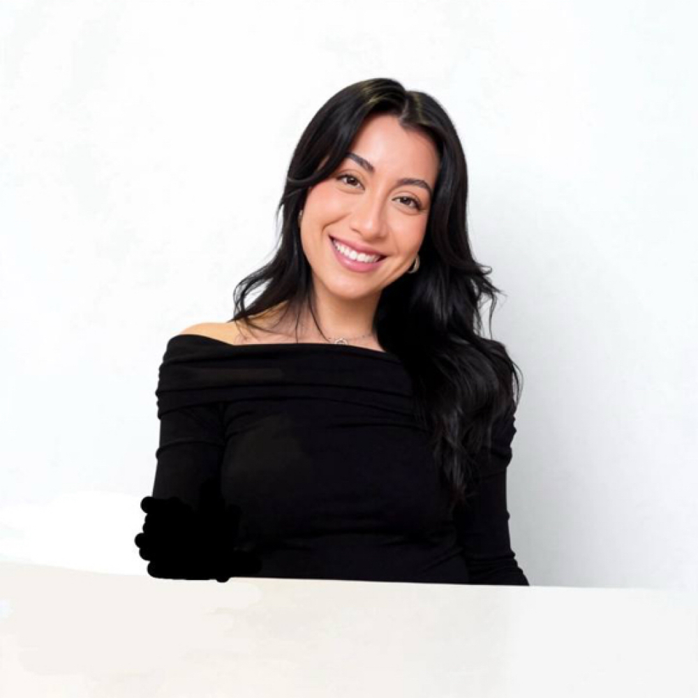Perla Serrano Luna at I Know Nails in Sarasota, FL