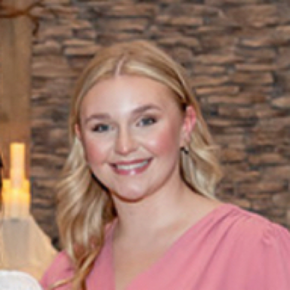 hailee weathers at Refine Beauty Studio in Deridder, LA
