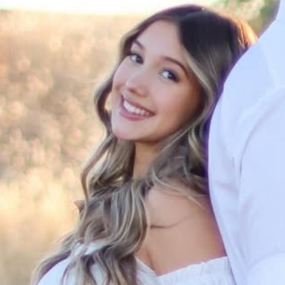 Adrianne Inscore at Divine Design Beauty Bar in to seeing you soon, AZ