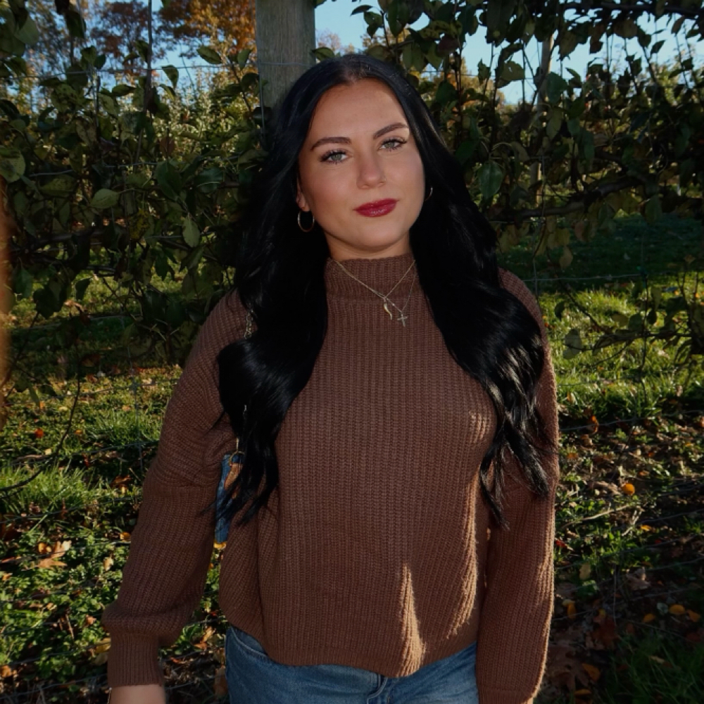 Summer-lynn Rosetti at Bungalow Beauty Bar and Boutique in Rutherford, NJ