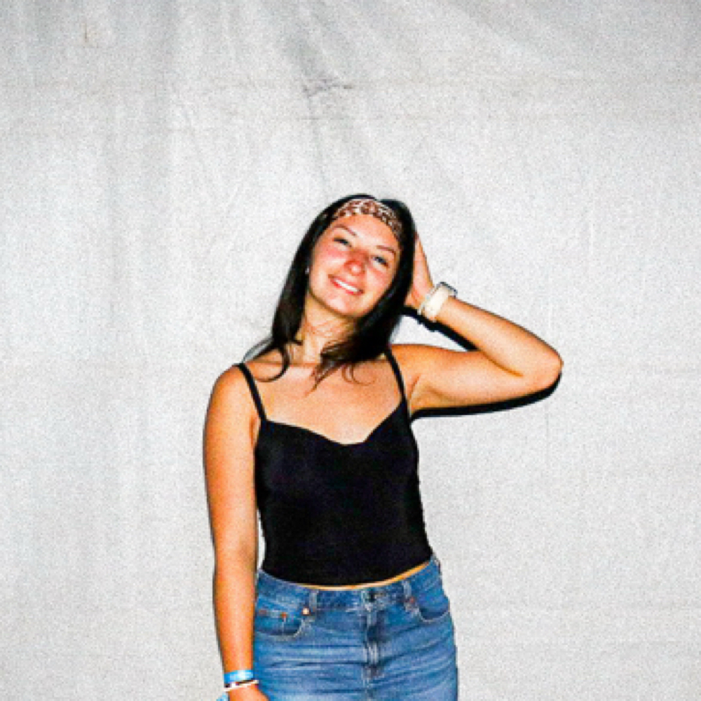 Ellezra Henderson at The Color Lounge Salon And Spa Boutiques in Azle, TX