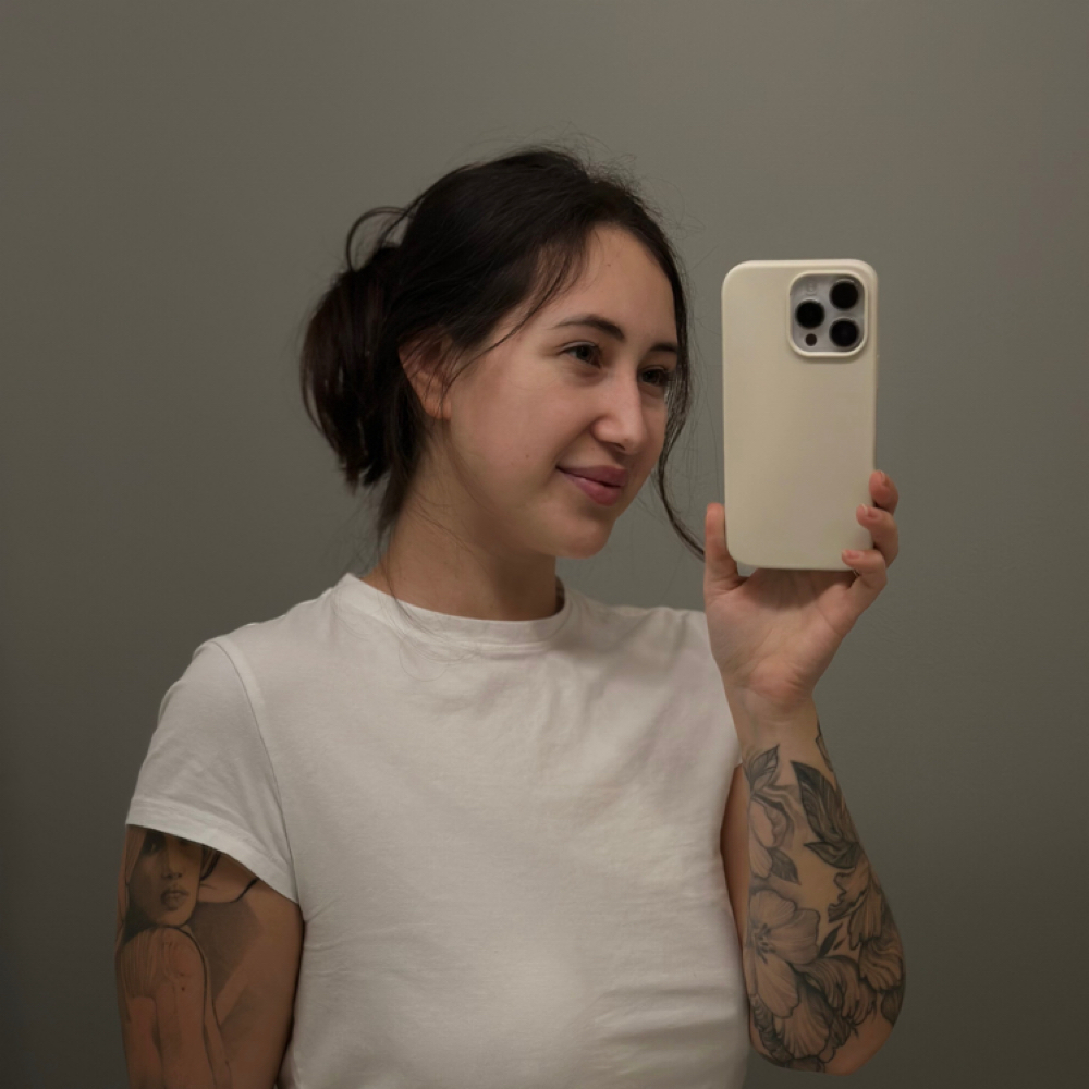 Kseniia Diagileva at The Flow Nailart in Bellevue, WA