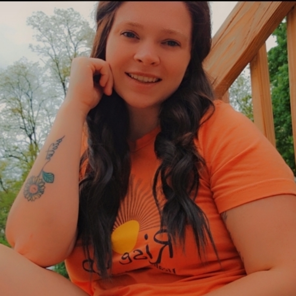 Jeweliann Robertson at Hidden Gem Spa & Studio in Muncie, IN