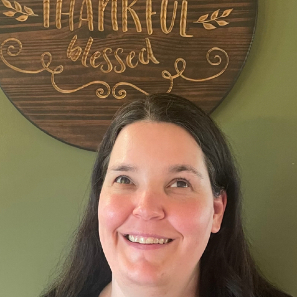 Lisa Marie McKinley at Artistic Roots Salon & Spa in Bowling Green, KY