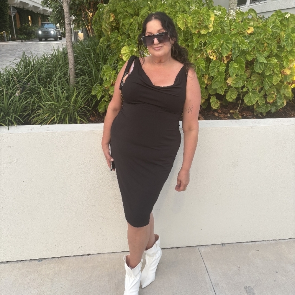 Ryta Jones at RYTA'S LUXURY BEAUTYQUE in FARMINGDALE, NJ