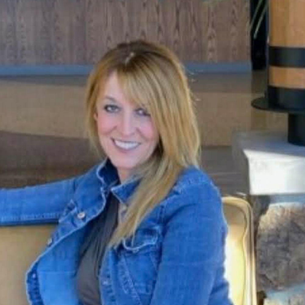 Pevla - Hairstylist at Blonde & Beyond in Wausau, WI