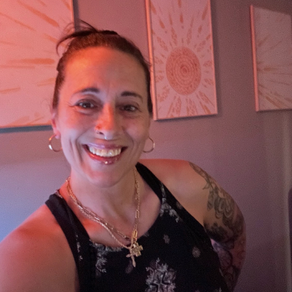 Sonya Davis at Sunshine Lash Salon & Spa in Pasadena, MD
