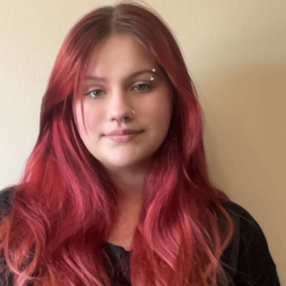 Kyeleigh Bryant at Honey Bee Salon & Spa in Portland, TN