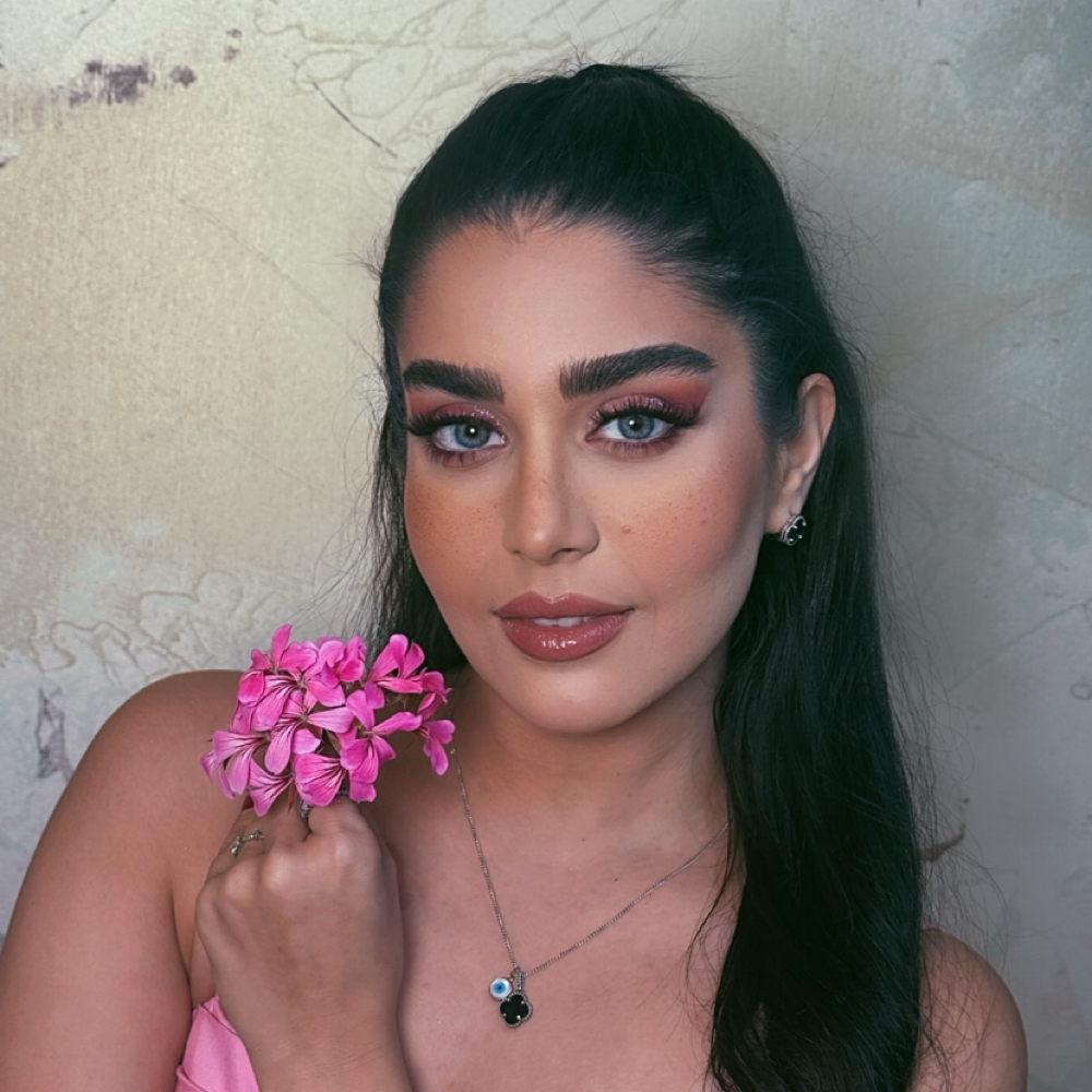 Sanaz Eghbali at A & S Beauty Bar in Woodland Hills, CA