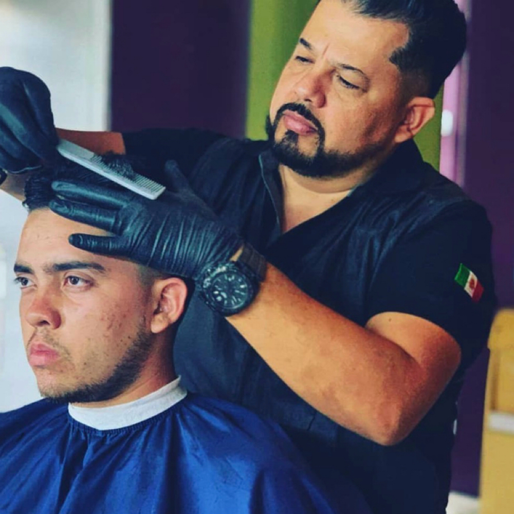 Jose Soto at Sueña con estilo tu salon express in Dinuba, CA