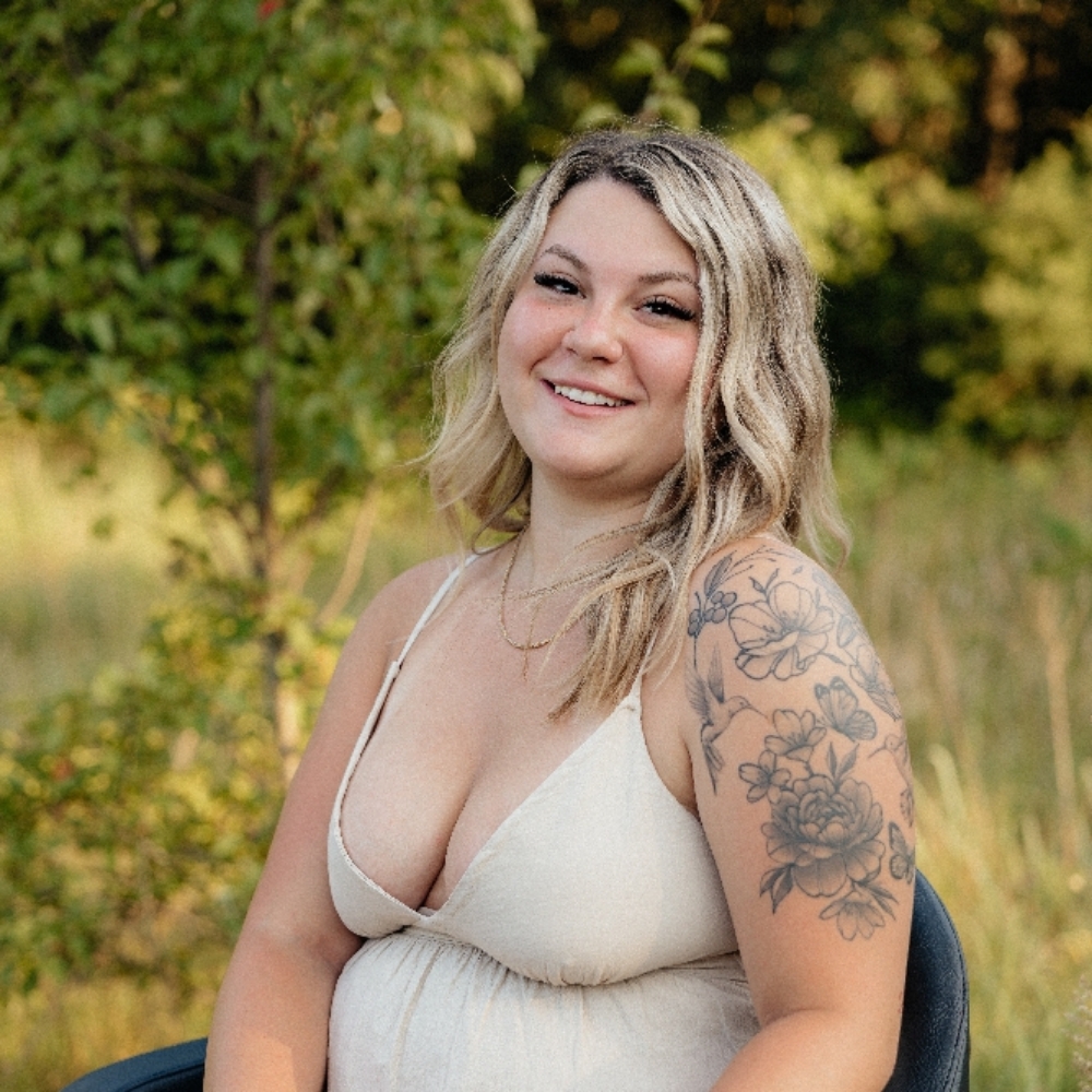 Ariana Faulkner at Hairapy Collective LLC in Pasadena, MD