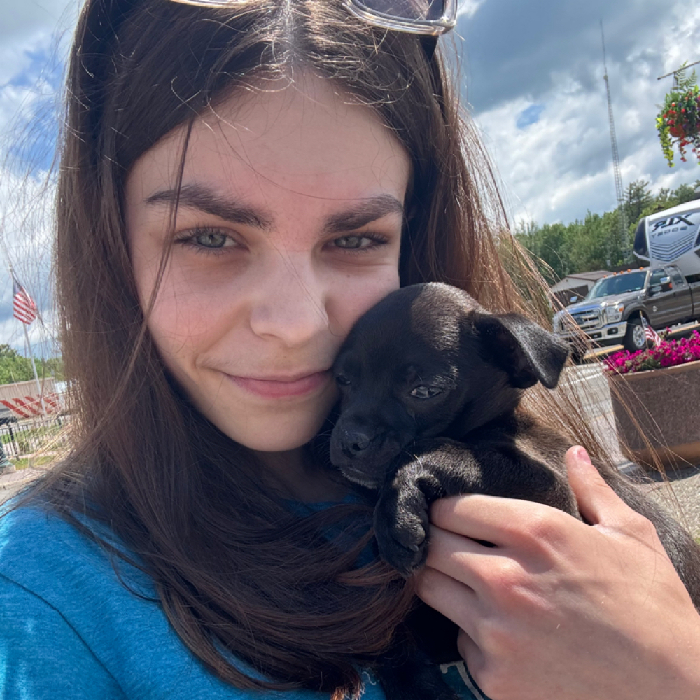Hannah Greiser at Pretty Pawz in Houghton Lake, MI