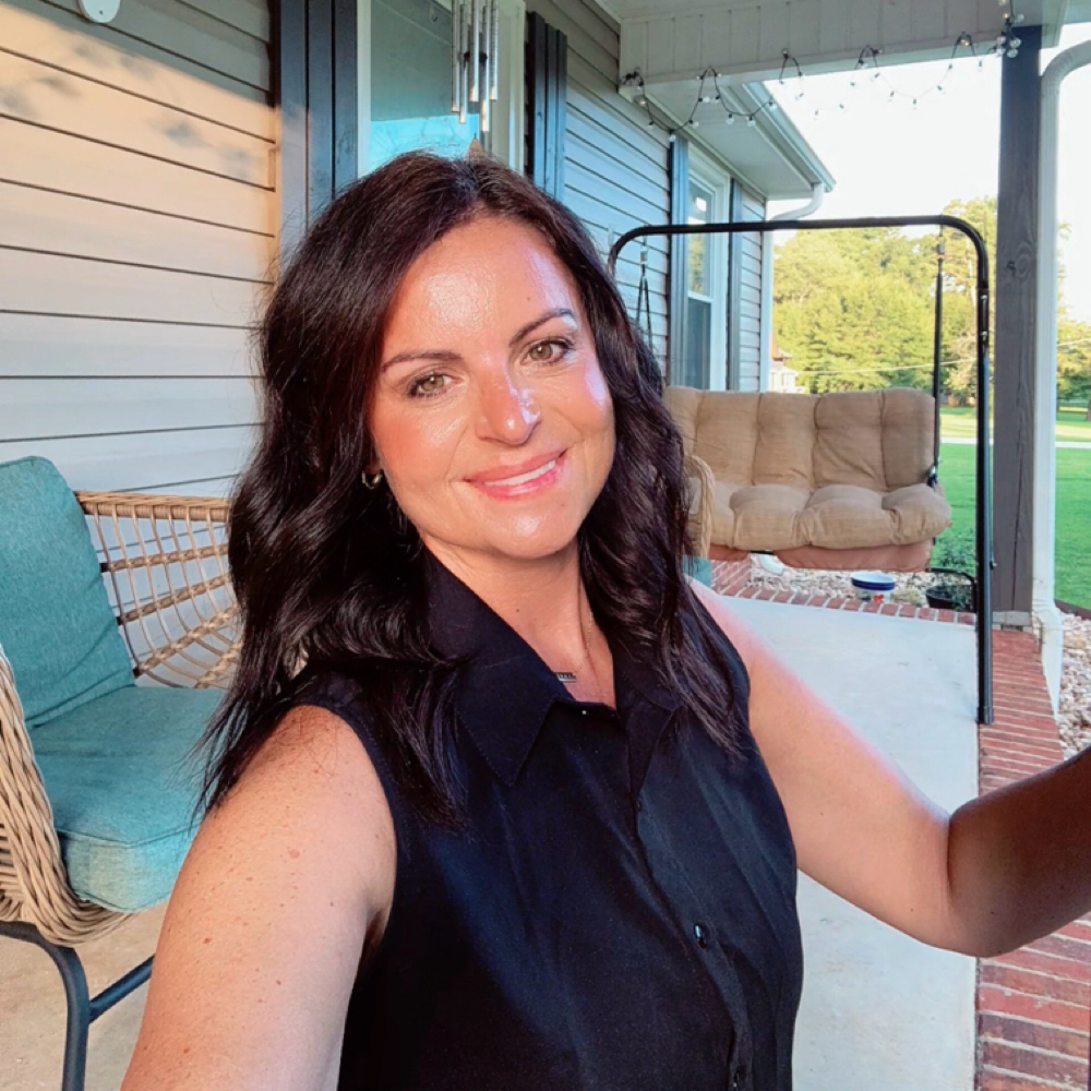 Lindsay Putnam at Wax and Glow Studio in Meridianville, AL