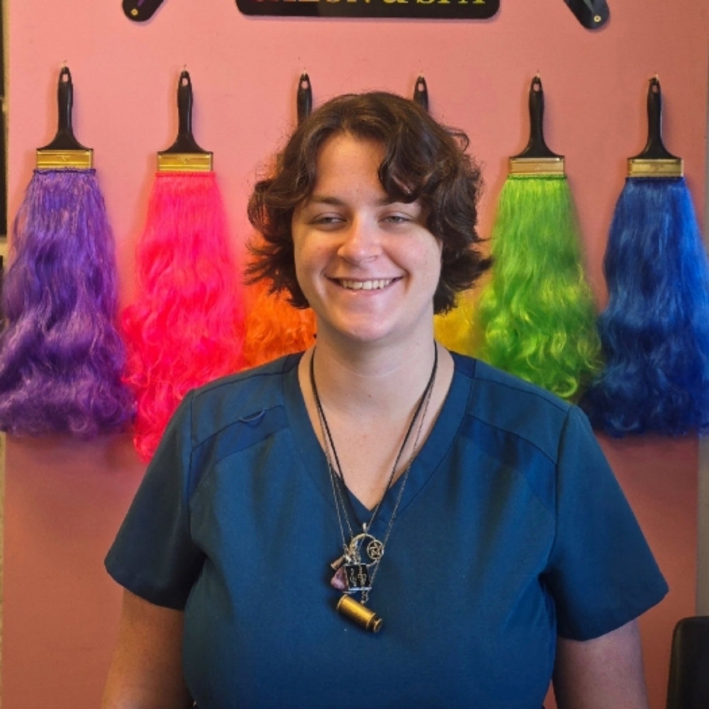 Kelly Sloan at Neon Lux Salon & Spa in D'Iberville, MS