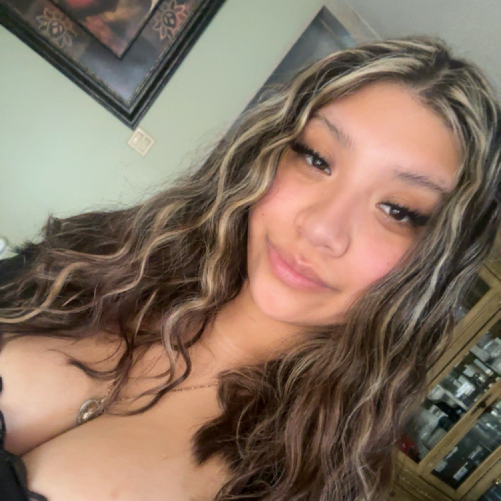 Briseyda Espinoza at ClawsByVee Nail Bar in Fayetteville, NC