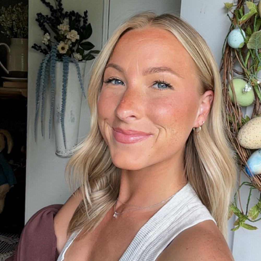 Karlie Besl at Poppy & Aster Salon & Boutique in Lebanon, OH
