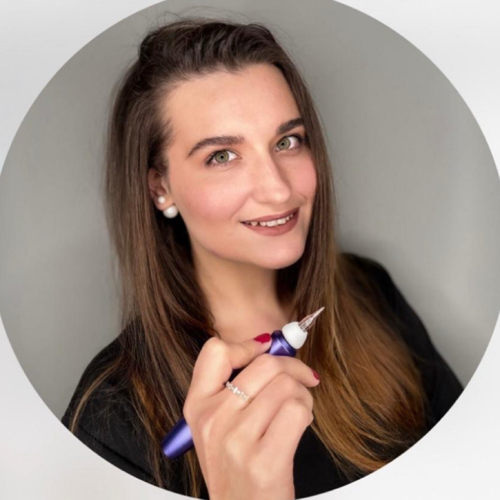 Dasha Matskevich at Lavish Beauty By Ellen LLC in Rego Park, NY