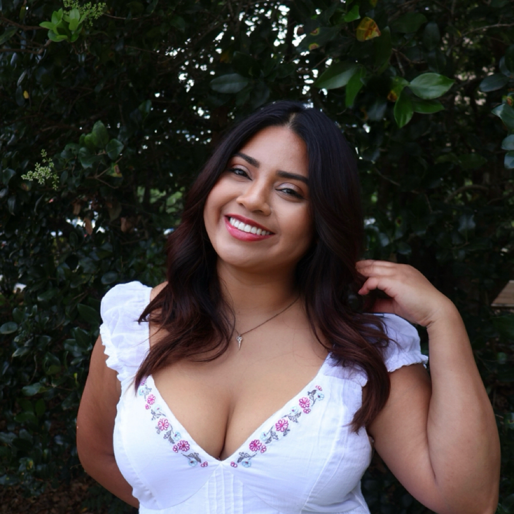 Viridiana Maldonado at Redefine Beauty Studio in Eustis, FL